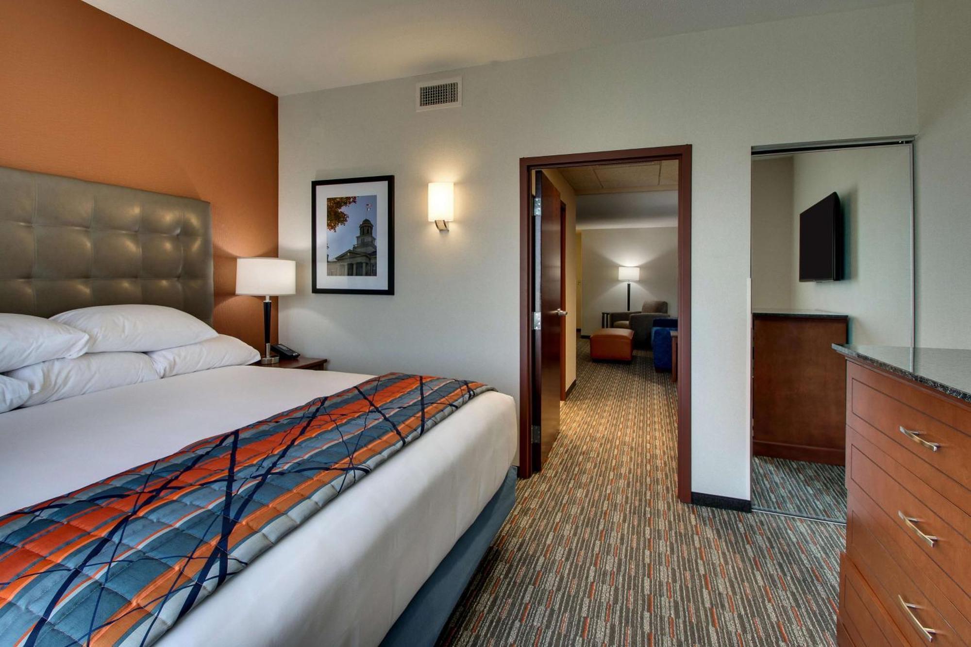 Drury Inn & Suites Iowa City Coralville Exterior foto